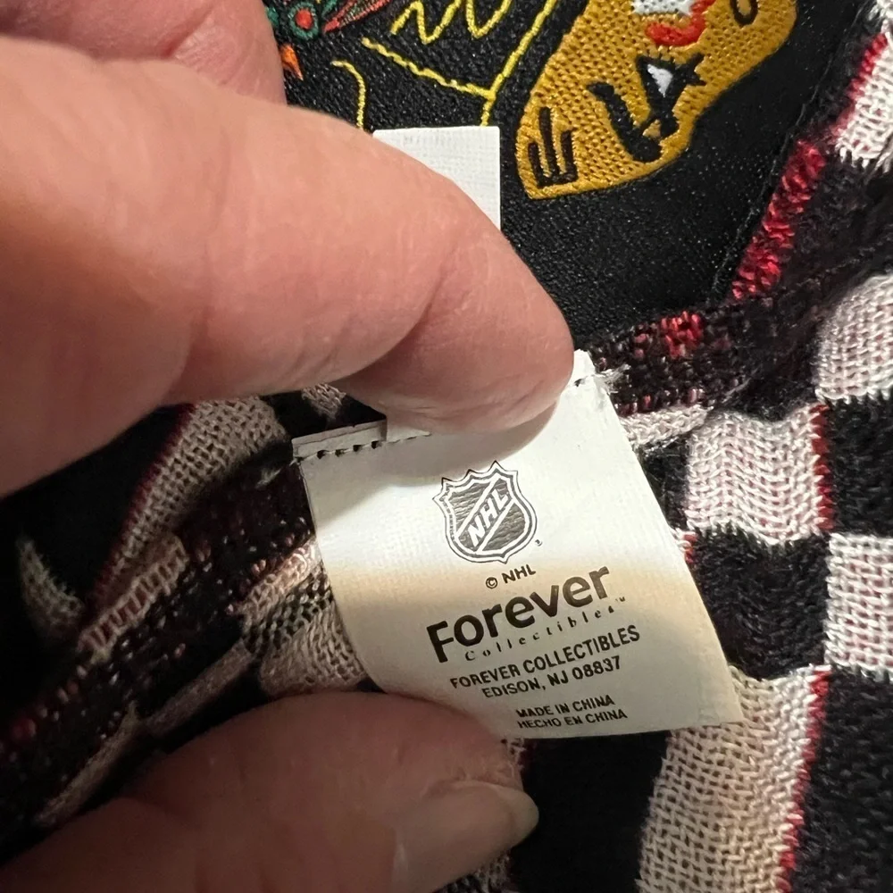 Forever Collectibles Chicago Blackhawks NHL Checkered Scarf